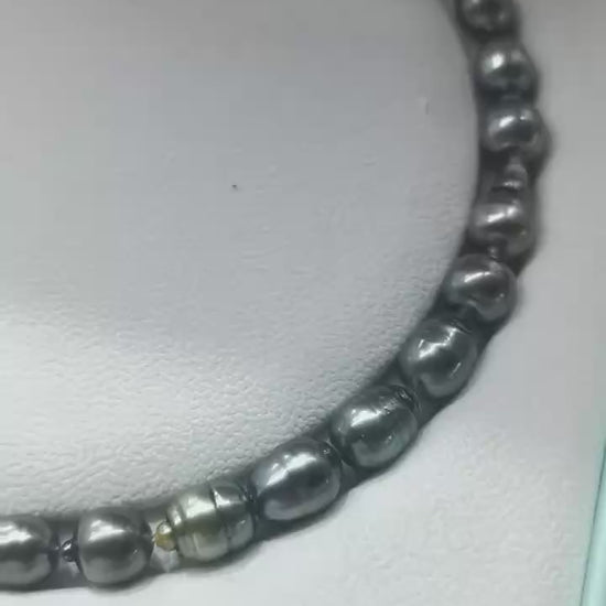 Video of exact graduated 8–11mm Tahitian baroque pearl strand before finishing