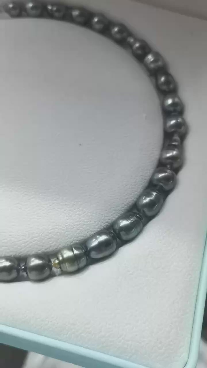 Video of exact graduated 8–11mm Tahitian baroque pearl strand before finishing