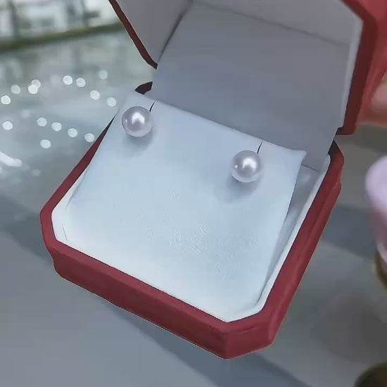 Video of 8–9mm white Akoya pearl stud earrings in full 18K gold showing luster, shape, posts, and exact pair